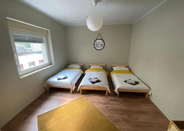 Emas 5 Mit 3 Einzelbetten, Kueche شقة